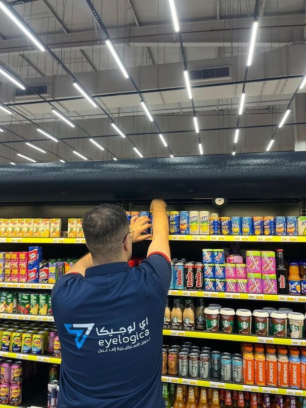 Merchandiser on shelf
